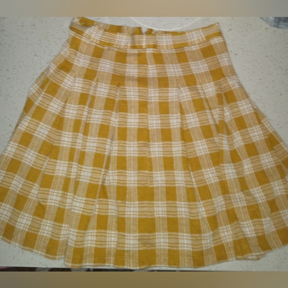 Charming Yellow Plaid Kids Skirt, Size Large - Picture 3 of 3